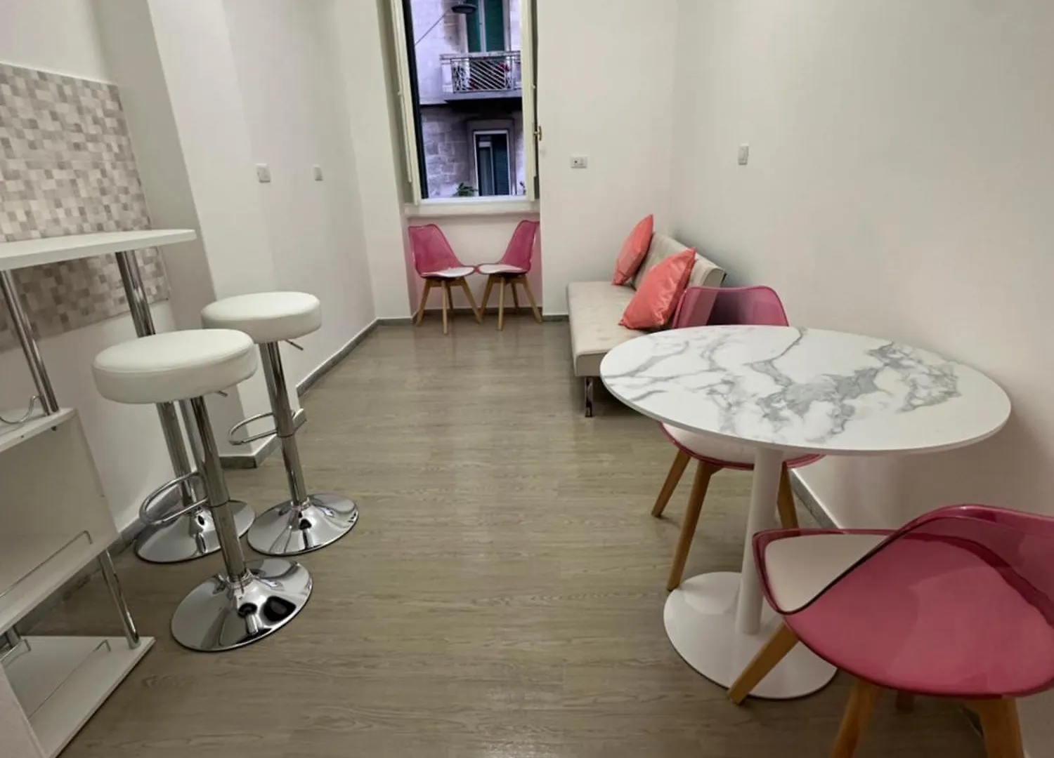 Apartament Dante'S Dream Bari 0*,